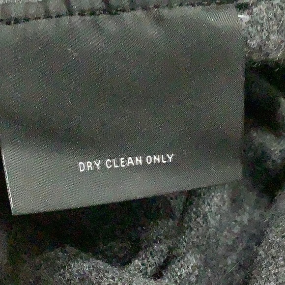 Sutton Studio cashmere sweater- long sleeve - - Picture 5 of 6